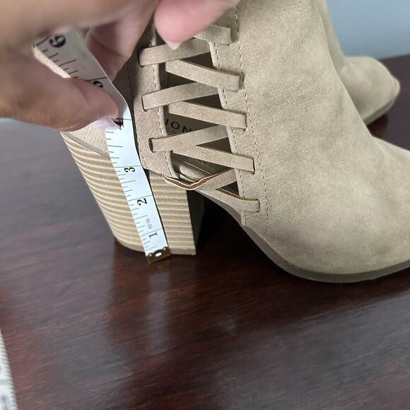Kenneth Cole Reaction Tan Lasercut Keep Close Peep Toe High Heel Ankle Booties 9 - Picture 4 of 10